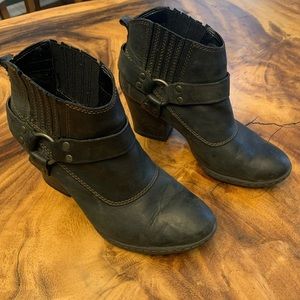 Boc black booties Sasha style